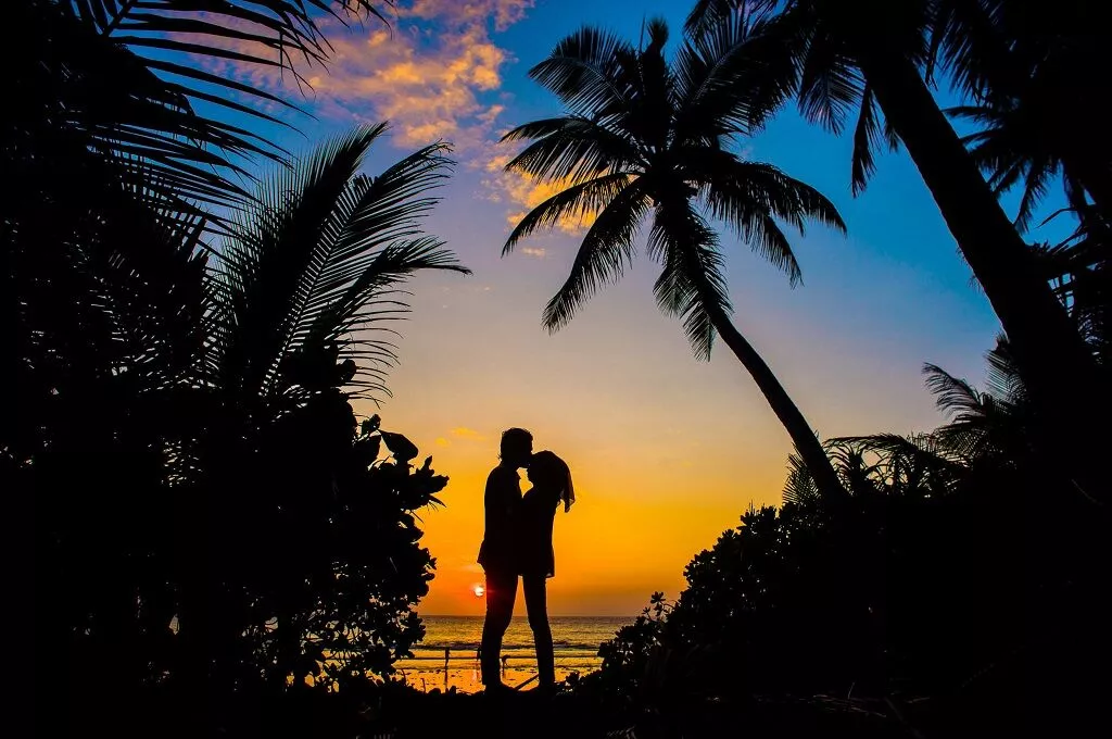 CharmDate.com Persons in Single Men - Dating Scam